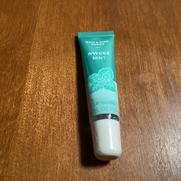 Bath & Body Works Sweet Mint lip Gloss 47 fl oz/14 ml New/Sealed - Picture 5 of 5